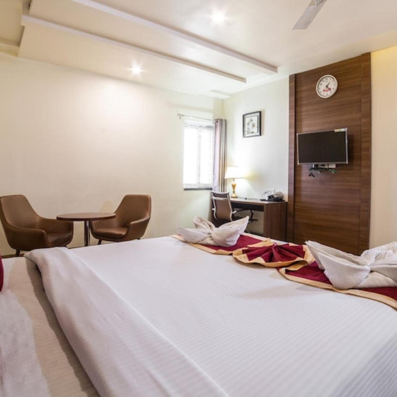 Hotel Svm Grand Medipally ハイデラバード エクステリア 写真