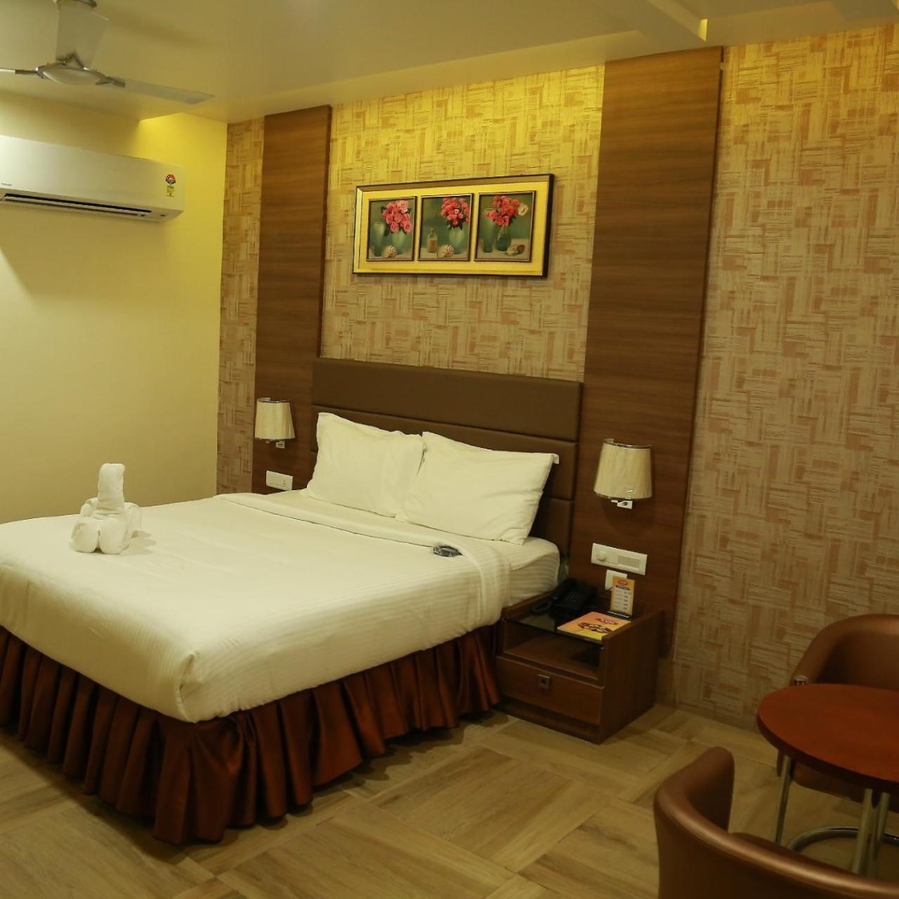 Hotel Svm Grand Medipally ハイデラバード エクステリア 写真