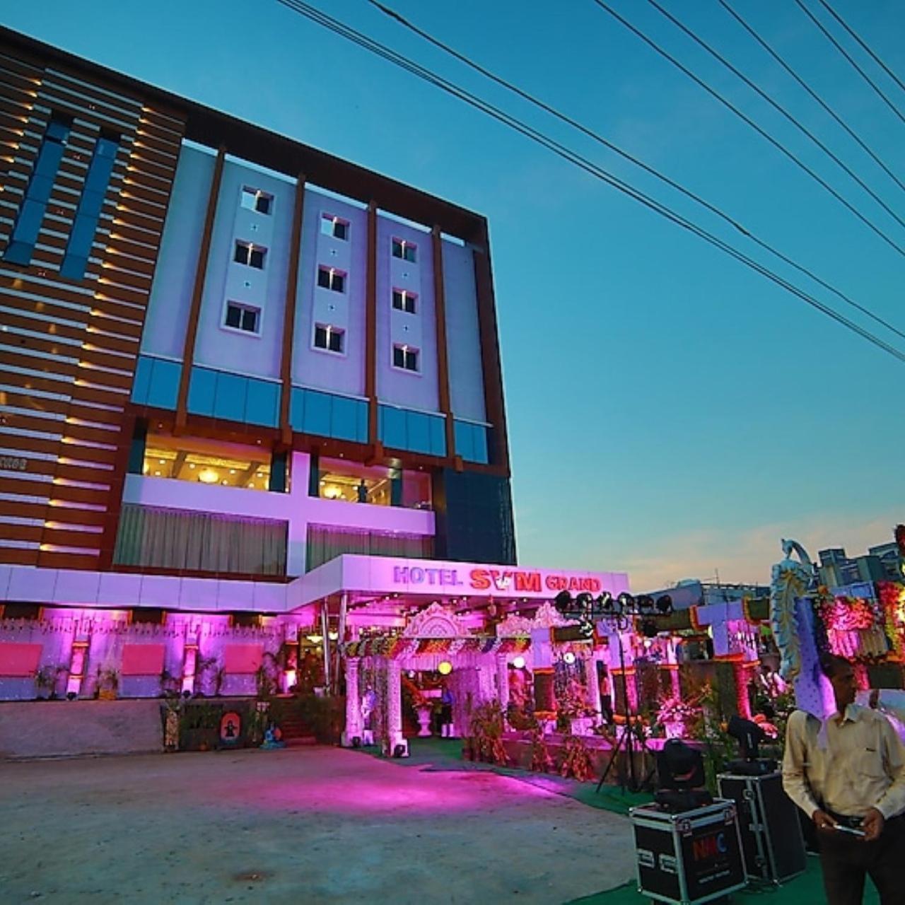Hotel Svm Grand Medipally ハイデラバード エクステリア 写真