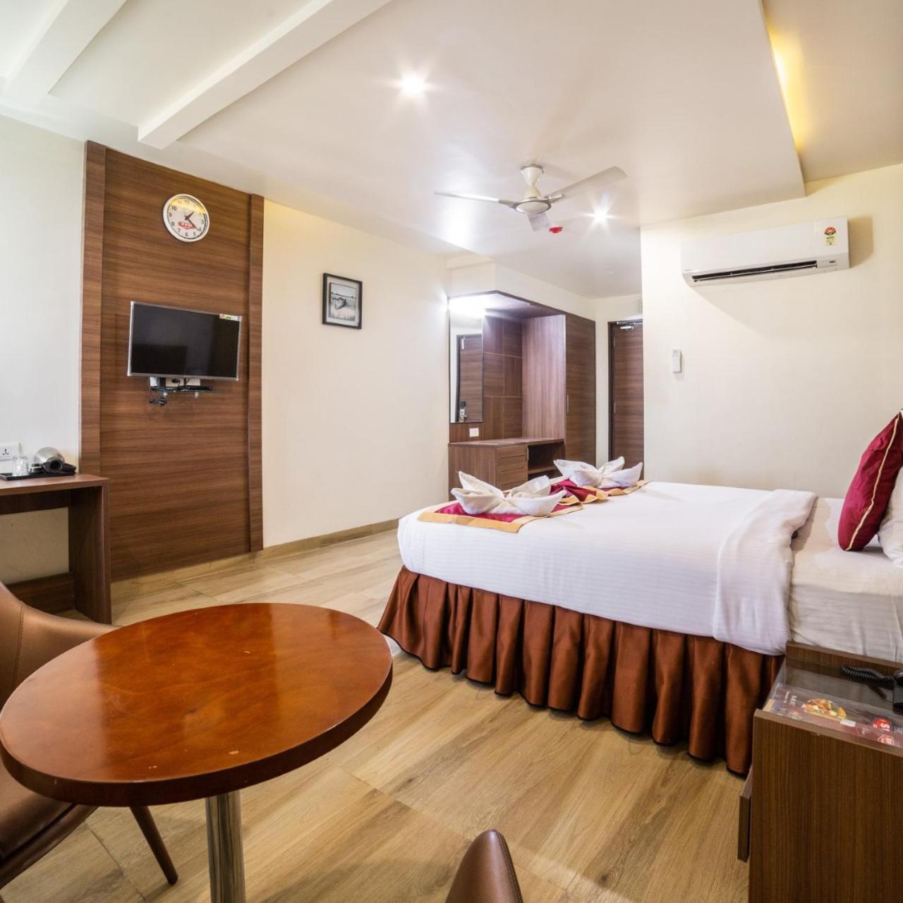 Hotel Svm Grand Medipally ハイデラバード エクステリア 写真