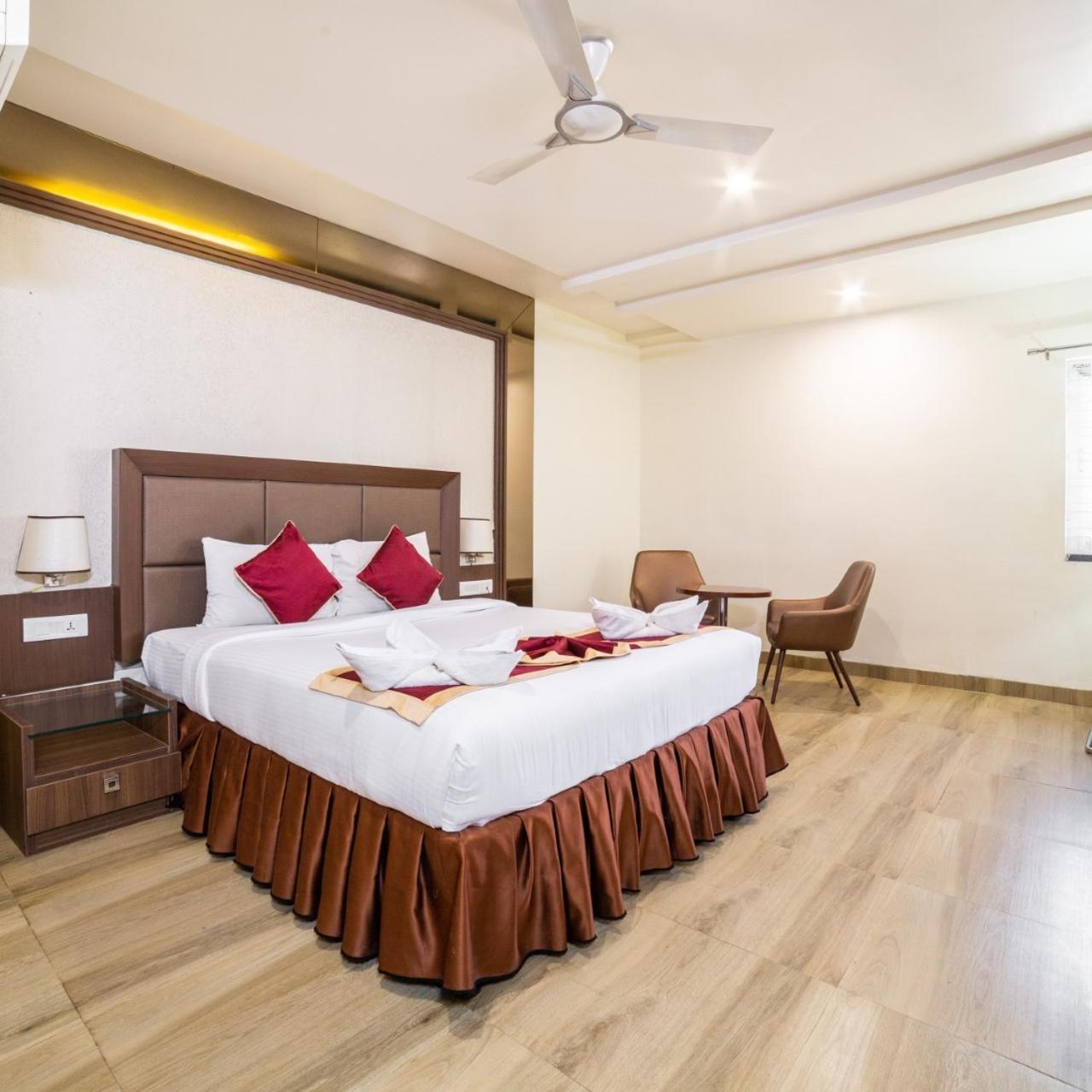 Hotel Svm Grand Medipally ハイデラバード エクステリア 写真