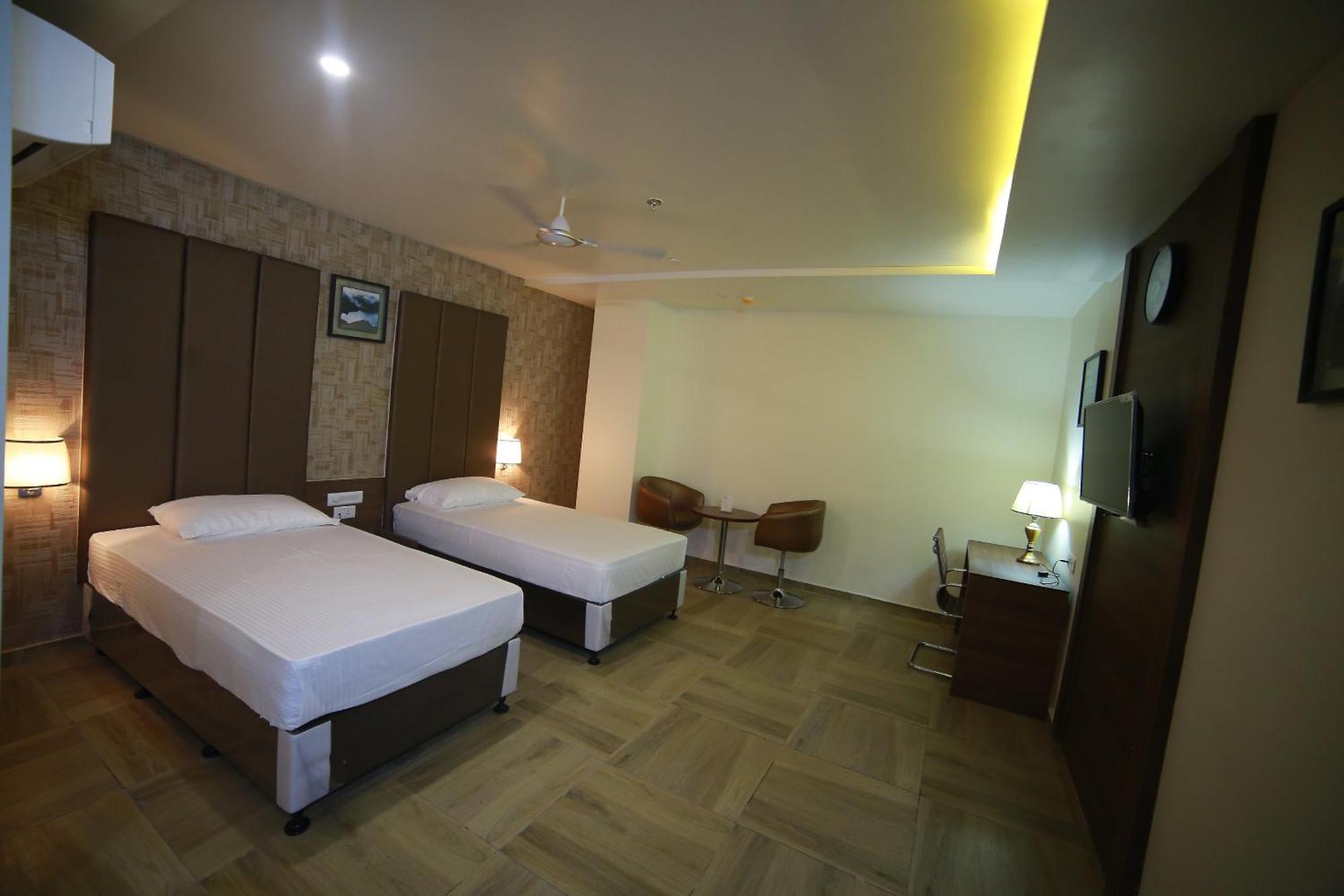 Hotel Svm Grand Medipally ハイデラバード エクステリア 写真