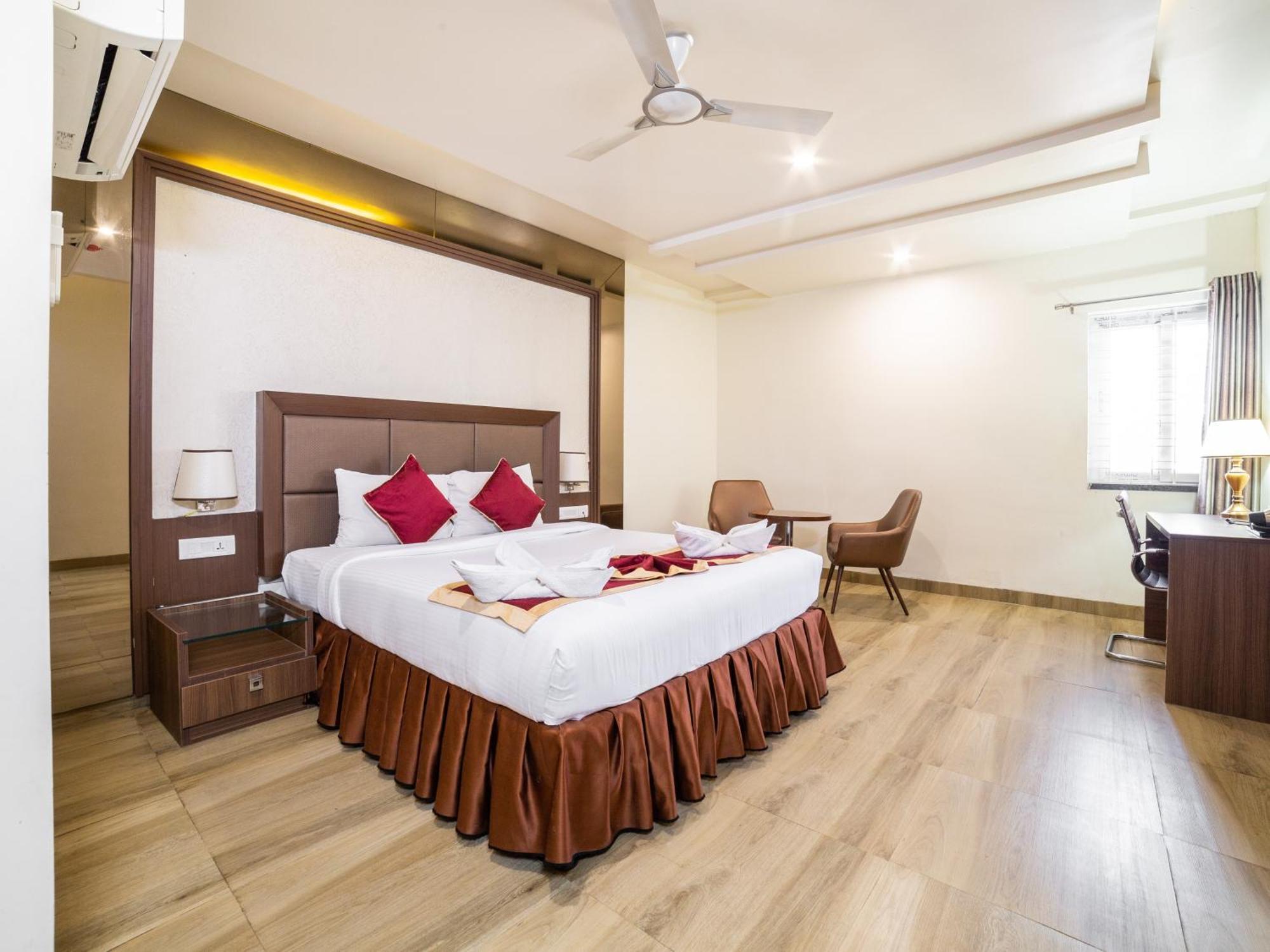 Hotel Svm Grand Medipally ハイデラバード エクステリア 写真